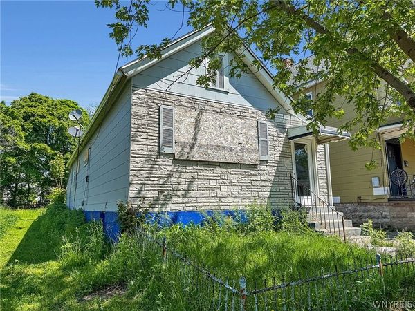 18 Helen Street , Buffalo, NY 14213