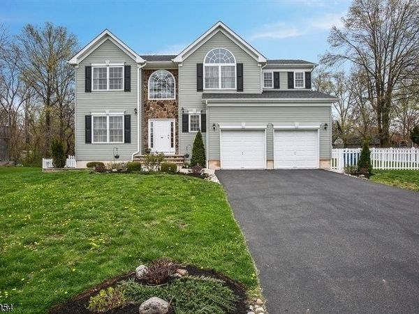 94 Pearl St, Bridgewater, NJ 08807