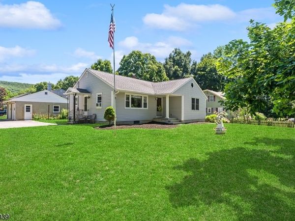 162 Cozy Lake Rd, Jefferson, NJ 07438
