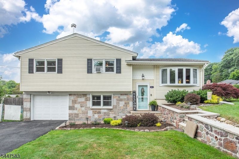 4 Amendola Dr, Netcong, NJ 07857 Main Photo