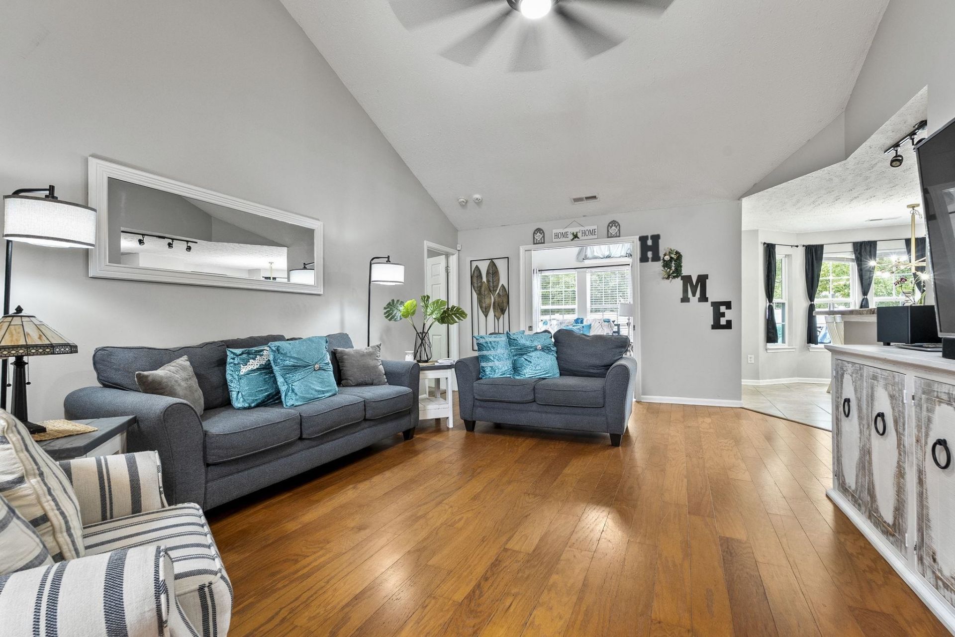 452 Warren Springs Dr.  Photo 4