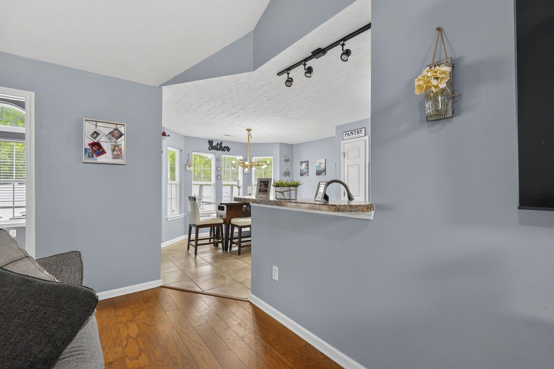 452 Warren Springs Dr. Photo 4
