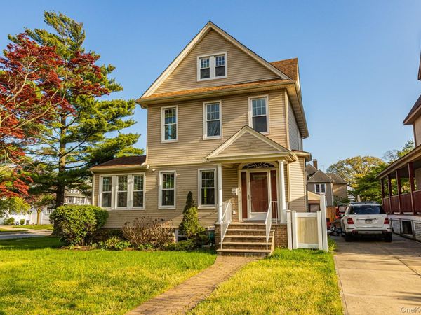 209 Smith Street , Freeport, NY 11520