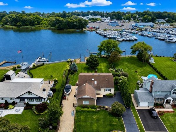 131 Crystal Beach Boulevard , Moriches, NY 11955