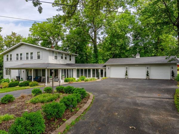 2127 17th Avenue , De Witt, IA 52742