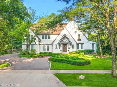 528 Covington Road , Bloomfield Hills, MI 48301