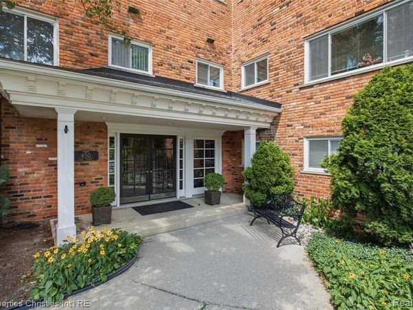 450 Oak Avenue, Birmingham, MI 48009