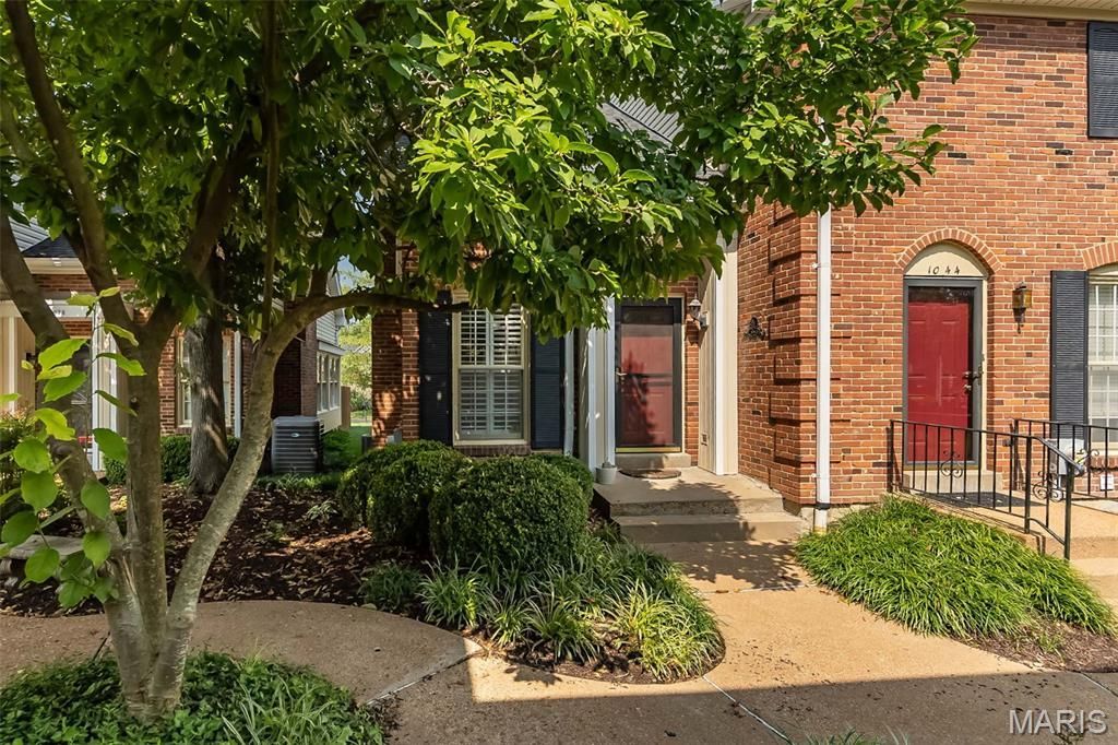 1042 Brooksgate Manor Drive , Saint Louis, MO 63122 Main Photo