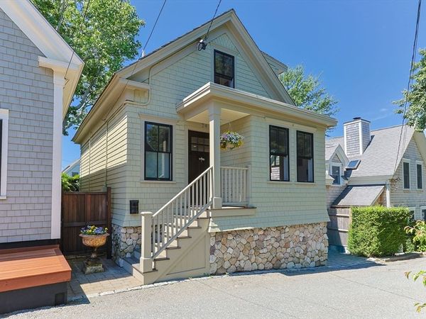 24 Cottage St, Provincetown, MA 02657