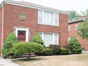 5589 Mayfield Road, Lyndhurst, OH 44124