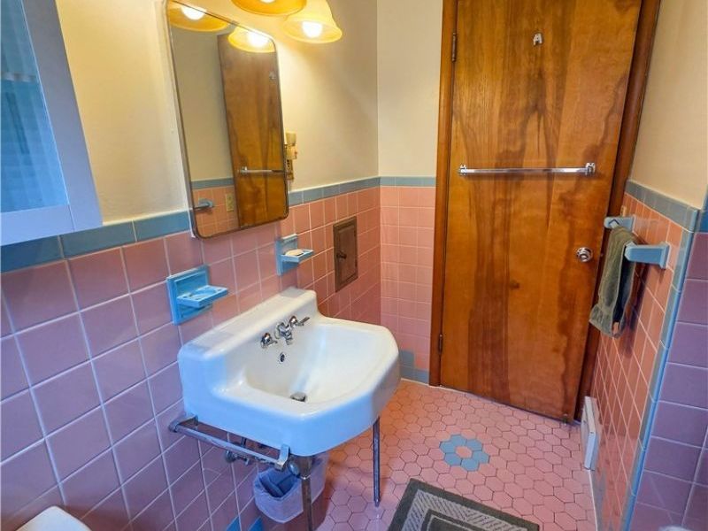 5589 Mayfield Road, Lyndhurst, OH 44124 Photo 13
