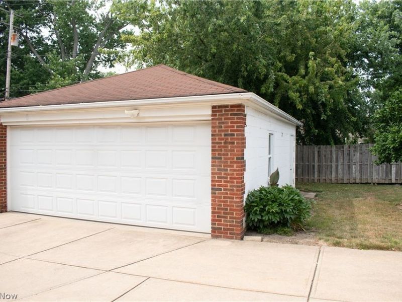 5589 Mayfield Road, Lyndhurst, OH 44124 Photo 26