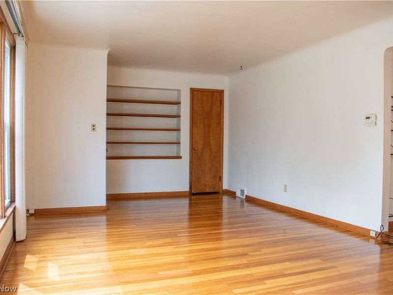 5589 Mayfield Road, Lyndhurst, OH 44124 Photo 3