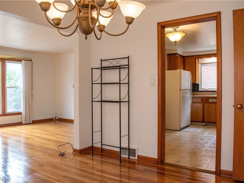 5589 Mayfield Road, Lyndhurst, OH 44124 Photo 4