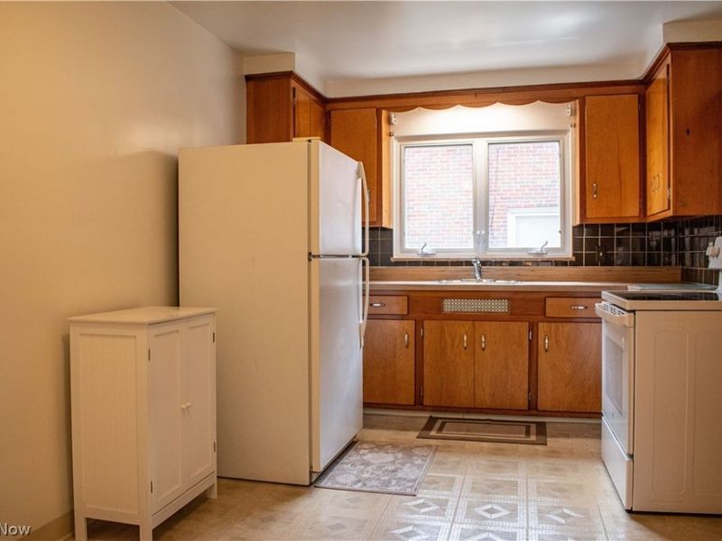 5589 Mayfield Road, Lyndhurst, OH 44124 Photo 6