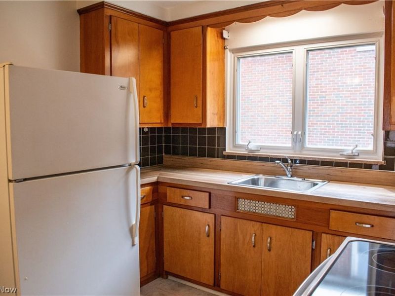 5589 Mayfield Road, Lyndhurst, OH 44124 Photo 7