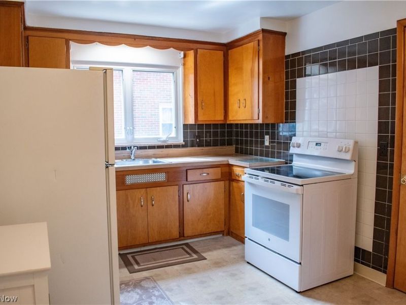 5589 Mayfield Road, Lyndhurst, OH 44124 Photo 8