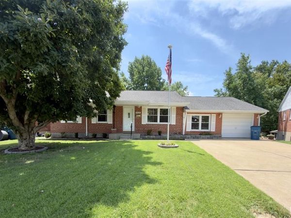 9218 Damson Drive , St Louis, MO 63123