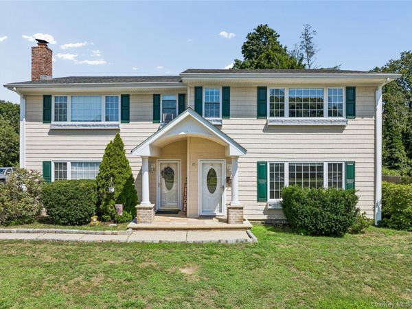 17 Parr Drive , Ronkonkoma, NY 11779