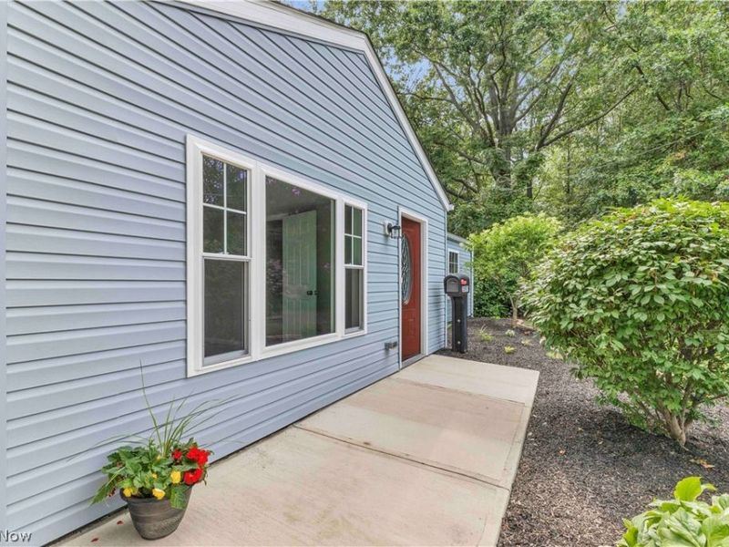 33910 Jennison Street, Eastlake, OH 44095 Photo 3