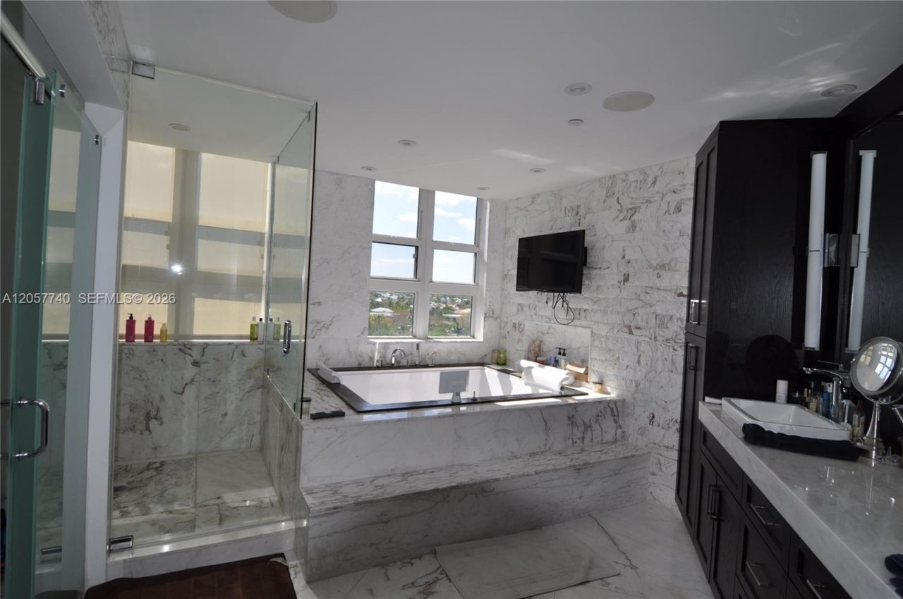 430 Grand Bay Dr , Unit 708, Key Biscayne, FL 33149 Photo