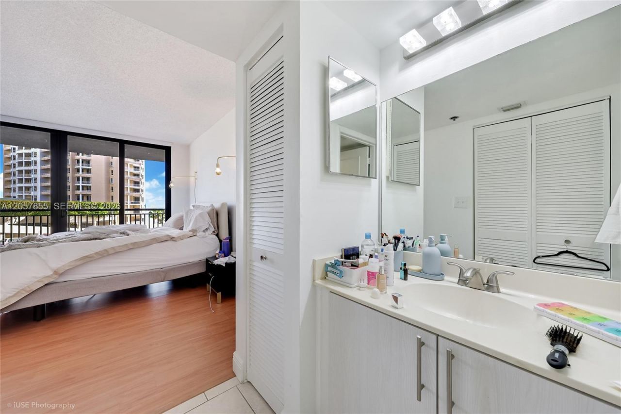 540 Brickell Key Dr , Unit 608, Miami, FL 33131 Photo