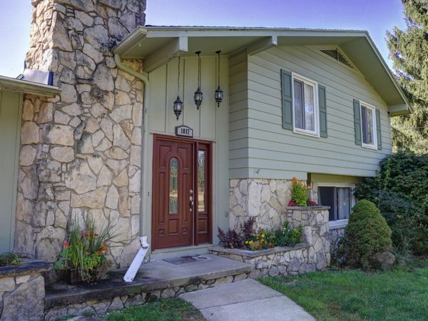 1817 S Walmont Road, Jackson, MI 49203