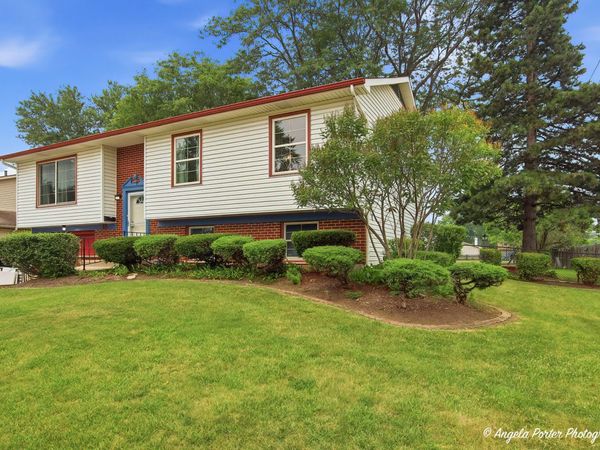 15 Old Mill Grove Road , Lake Zurich, IL 60047