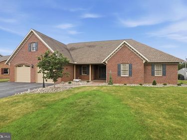 321 SUELINN DRIVE , CHAMBERSBURG, PA 17201