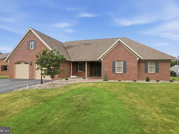 321 SUELINN DRIVE, CHAMBERSBURG, PA 17201
