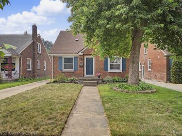 1521 Highview Street , Dearborn, MI 48128