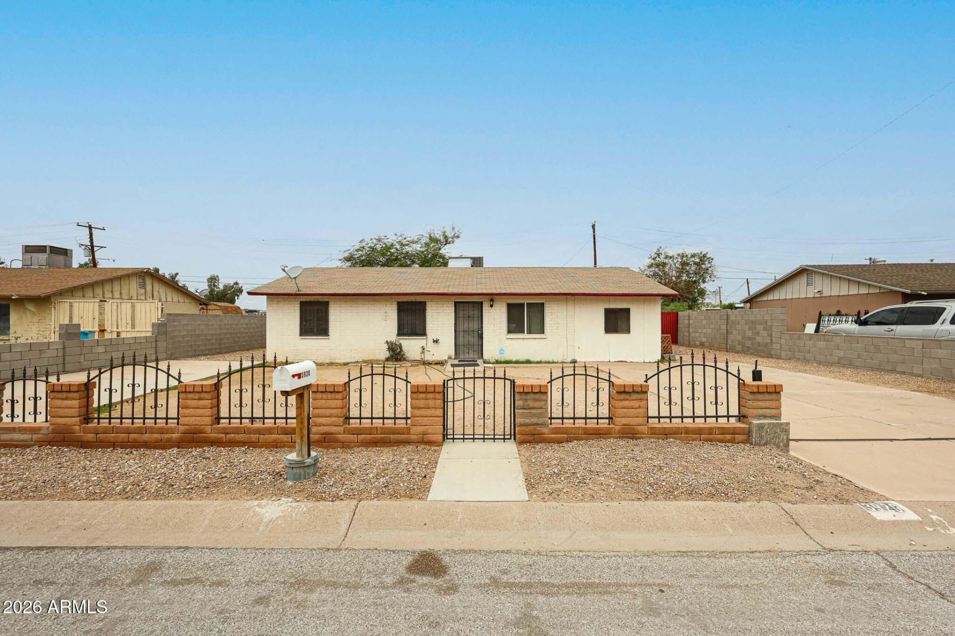 3920 W Lynne Lane, Phoenix, AZ 85041 Main Photo