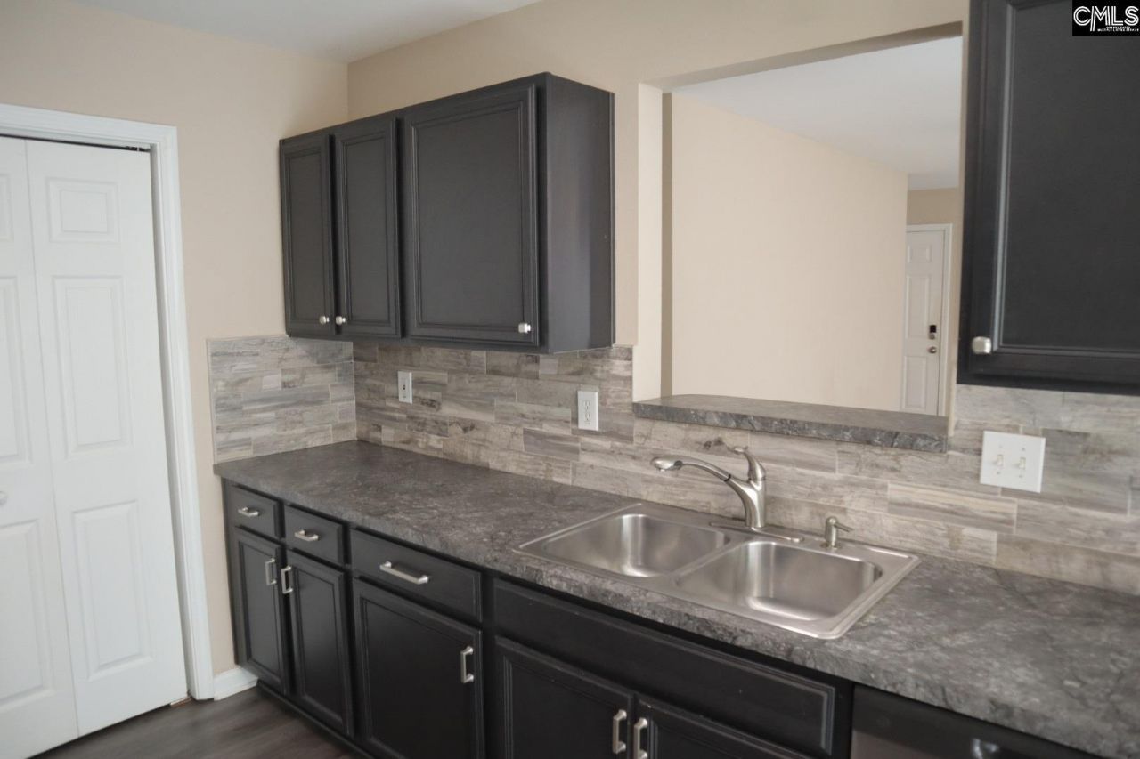 1033 Glencroft Drive  Photo 4