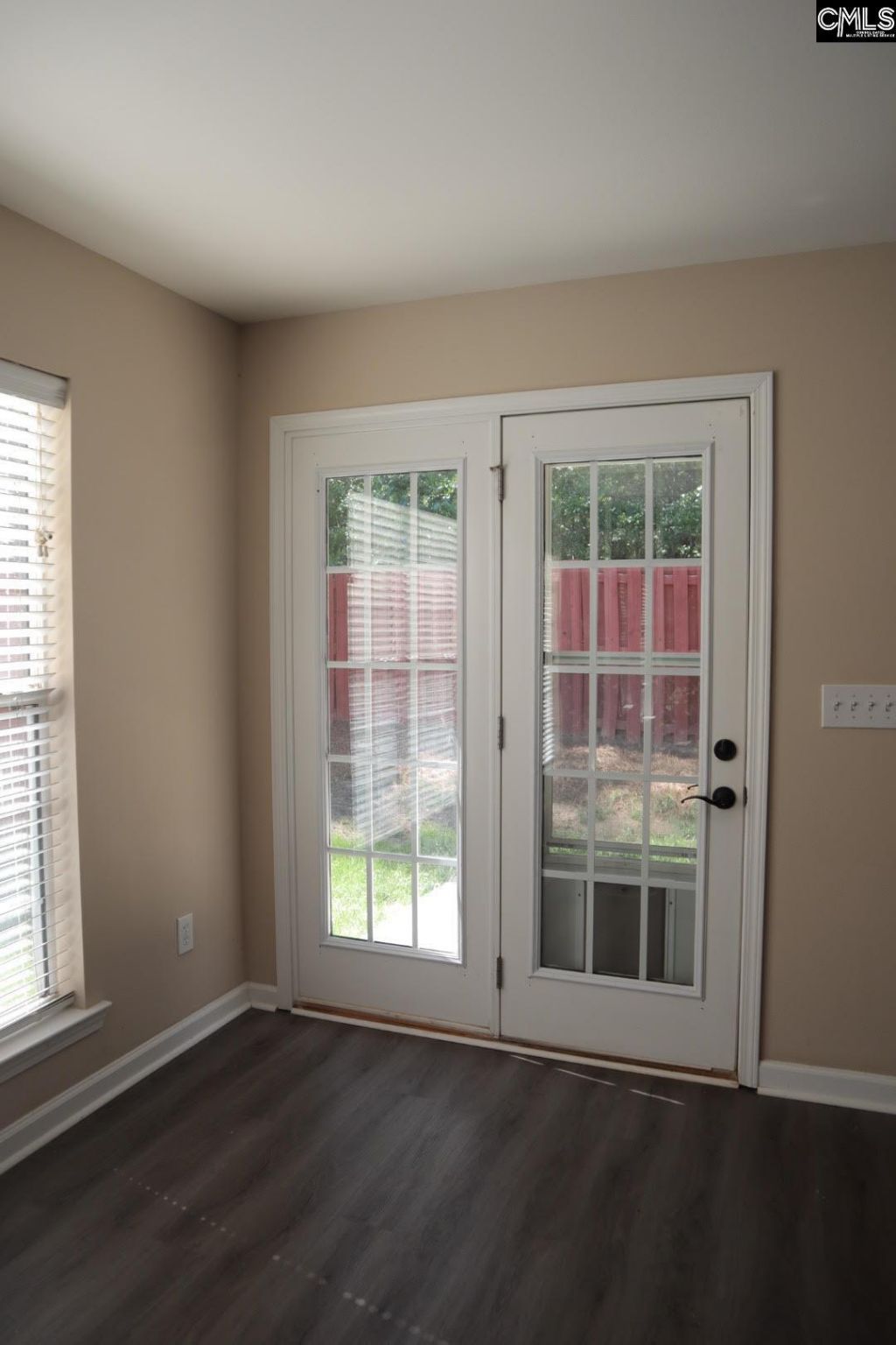 1033 Glencroft Drive  Photo 9