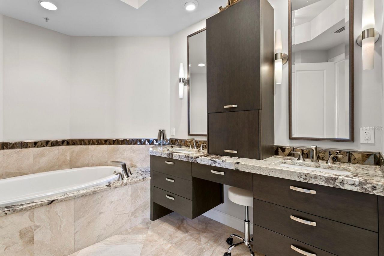 5823 Bowen Daniel Drive, Unit 1603, Tampa, FL 33616 Photo