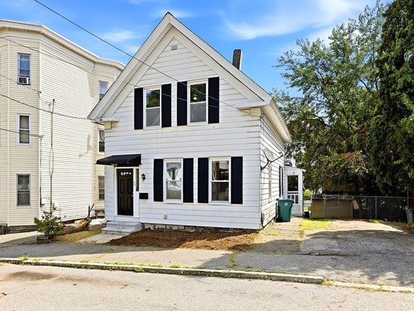 46 Arlington St, Lowell, MA 01854