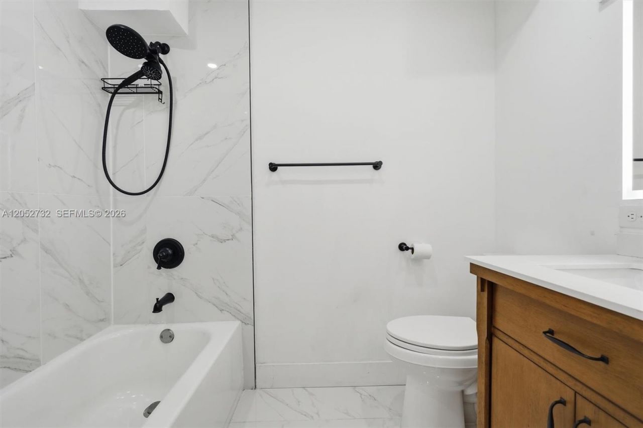 110 Salamanca Ave , Unit 202, Coral Gables, FL 33134 Photo
