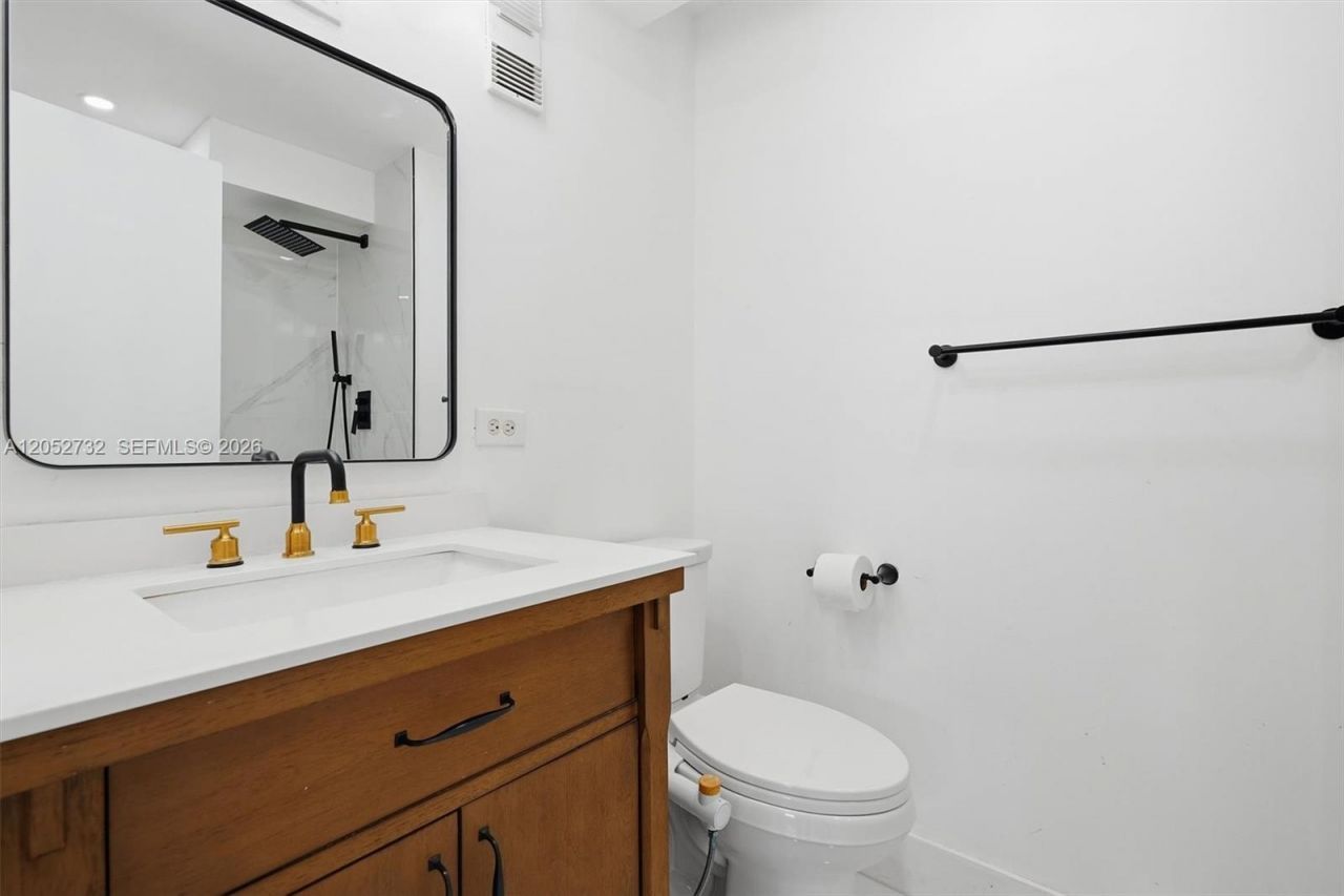 110 Salamanca Ave , Unit 202, Coral Gables, FL 33134 Photo