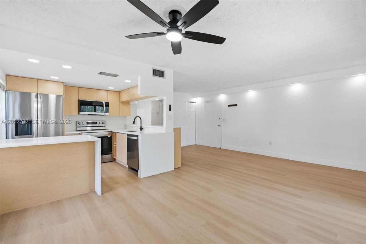 110 Salamanca Ave , Unit 202, Coral Gables, FL 33134 Photo