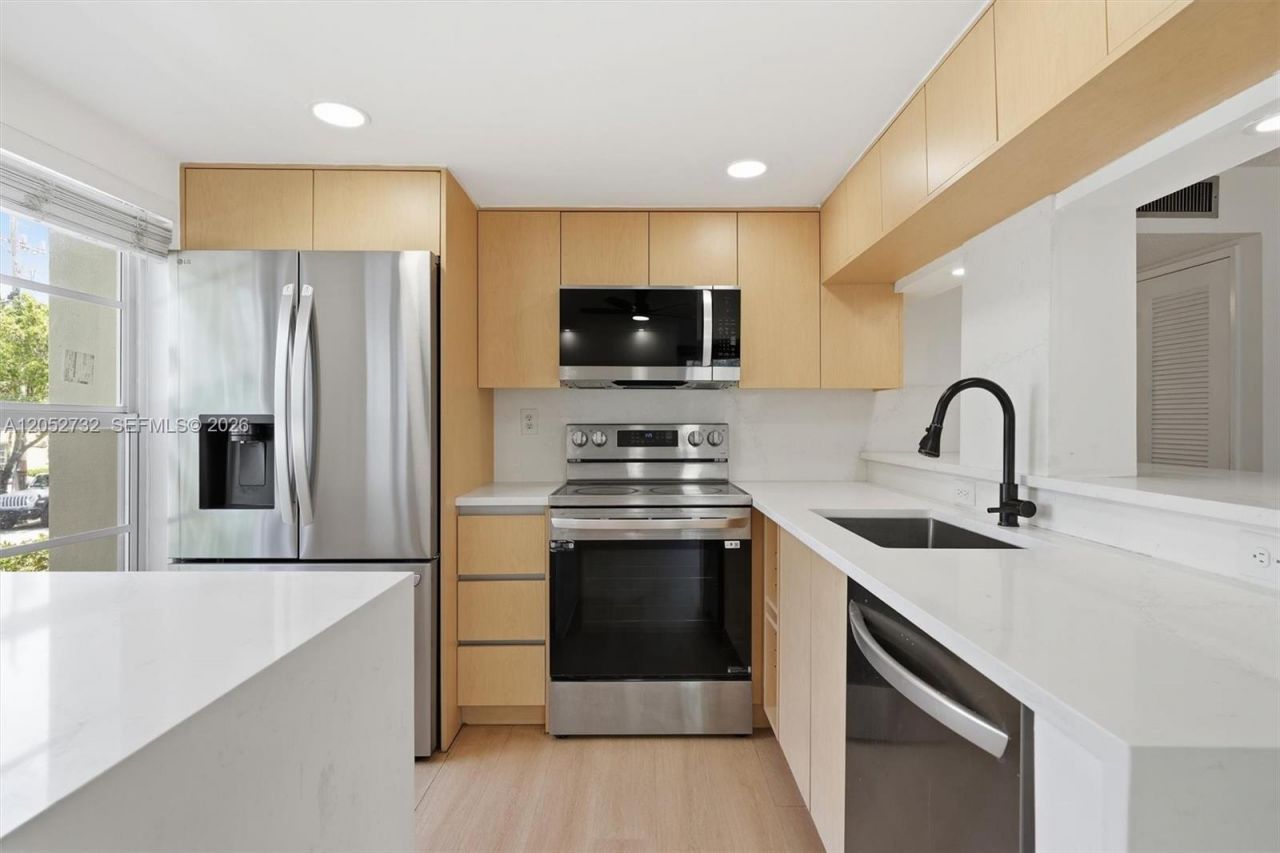 110 Salamanca Ave , Unit 202, Coral Gables, FL 33134 Photo