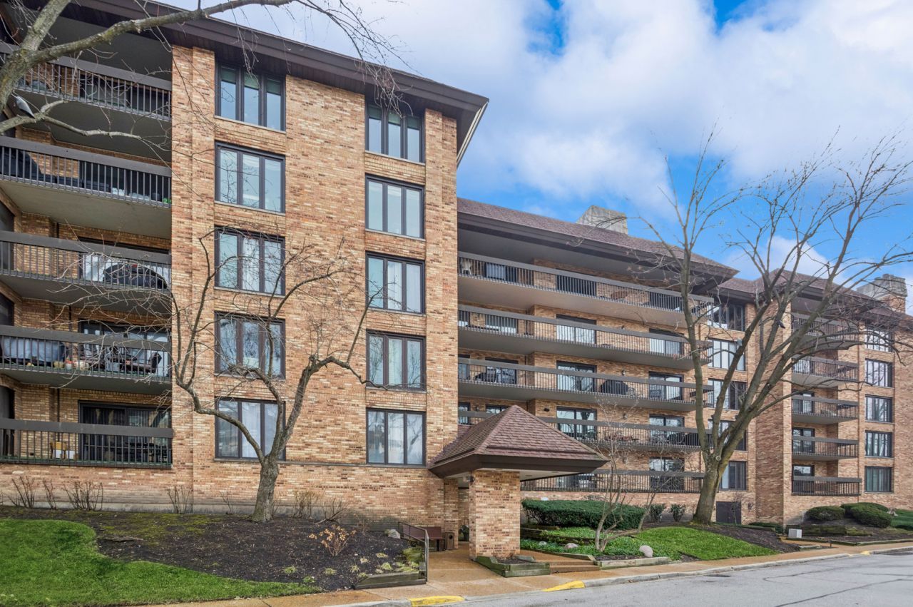 1671 Mission Hills Road , Northbrook, IL 60062