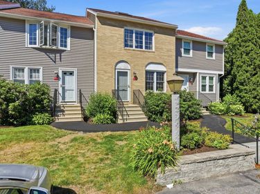 17 Oakwood Circle, Unit 5, Goffstown, NH 03045