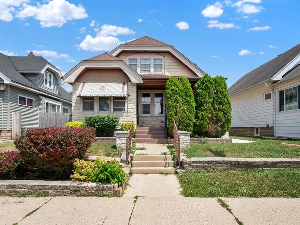 2136 S 72nd St, West Allis, WI 53219