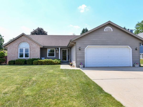 1732 Erin Ln, Waukesha, WI 53188