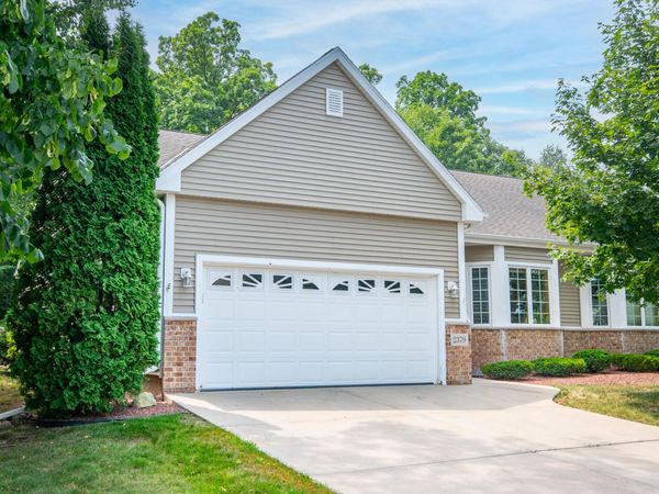 2379 Stoney Ln, Grafton, WI 53024