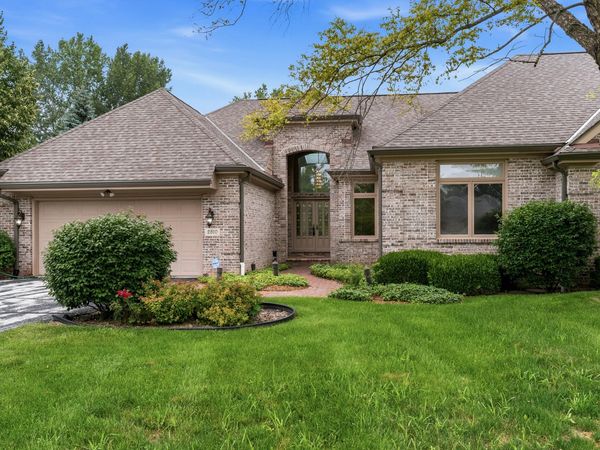 2810 W Golf Cir, Mequon, WI 53092