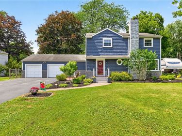 27 Hillcrest Drive , Penfield, NY 14526