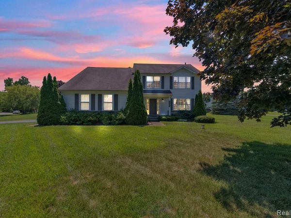 4740 Fox Chase, White Lake Twp, MI 48383