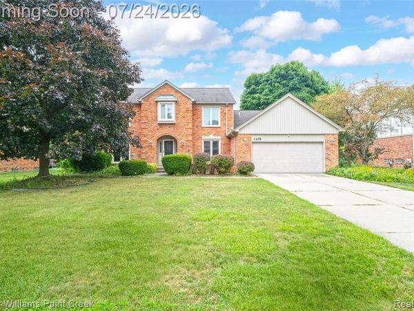1105 Byron Drive, Troy, MI 48098