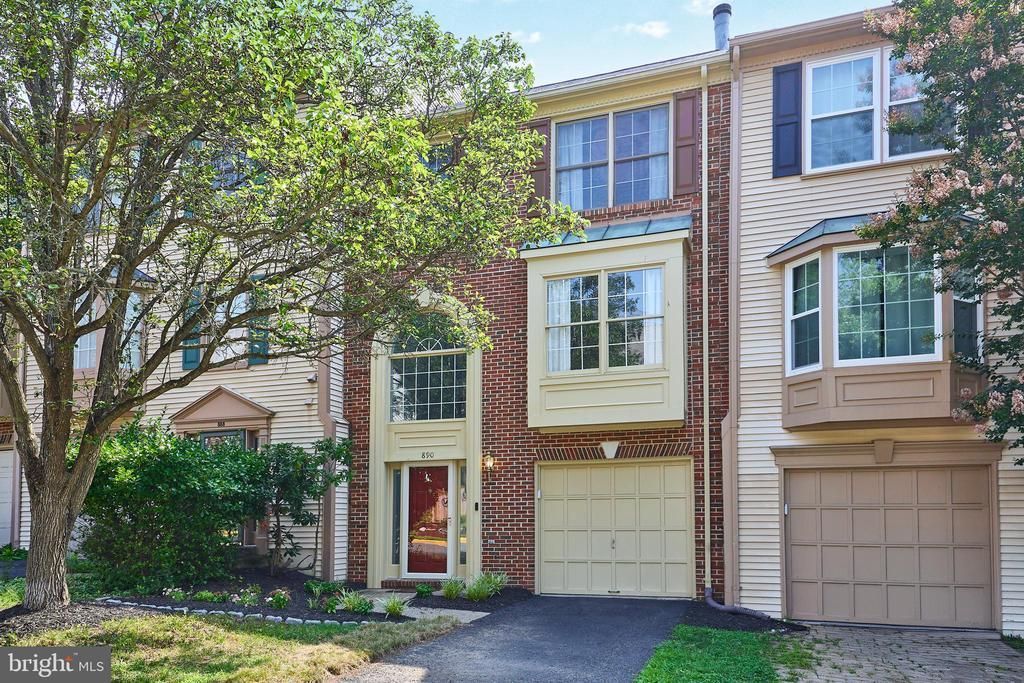 890 Tall Oaks Square Se, Leesburg, VA 20175 Main Photo